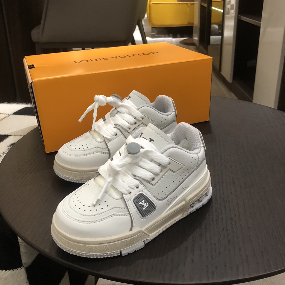 Children's shoes child